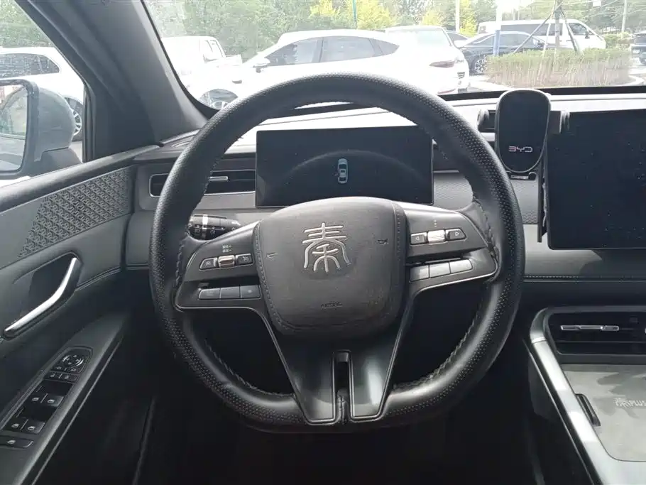 BYD Qin PLUS 2025 DM-i Smart Drive 55KM Leader фото 15