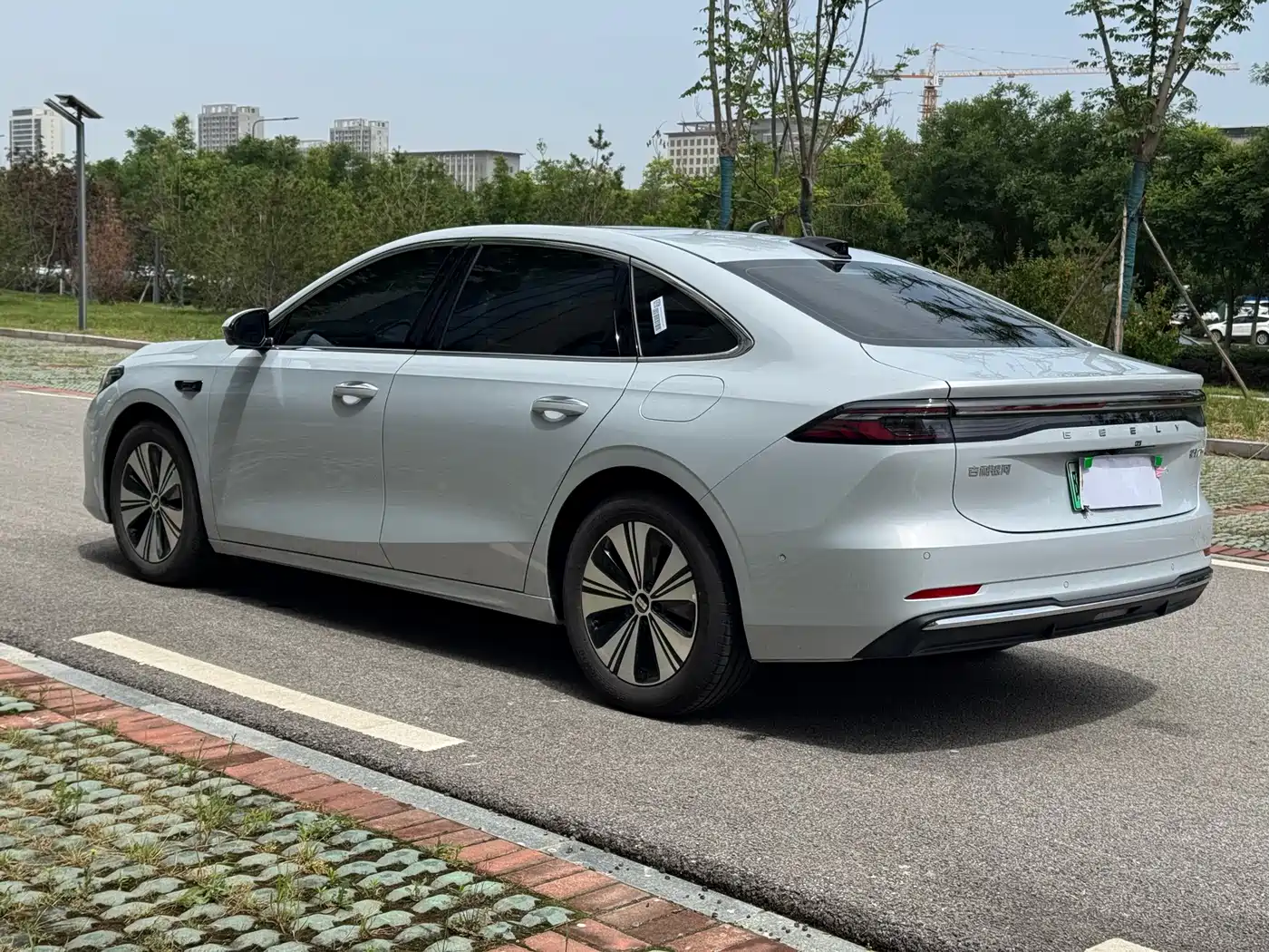 Geely Galaxy Galaxy A7 2025 EM-i 150km Explorer+ Edition фото 19