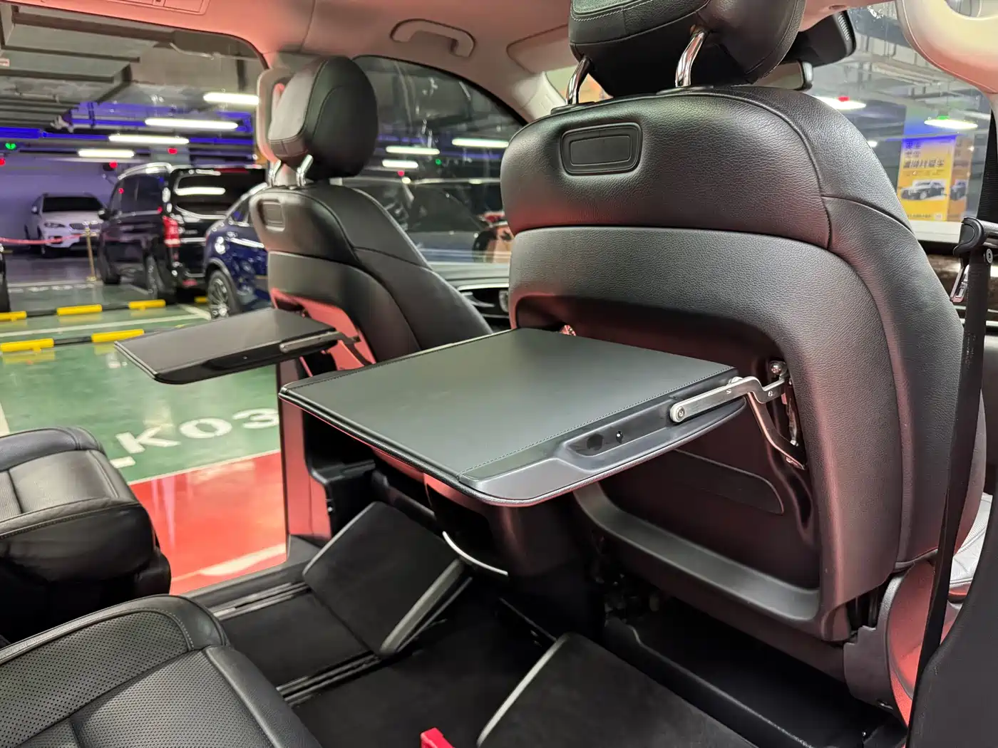 Mercedes-Benz V-Class 2017 Model V 260 L Premium Extended Edition фото 35
