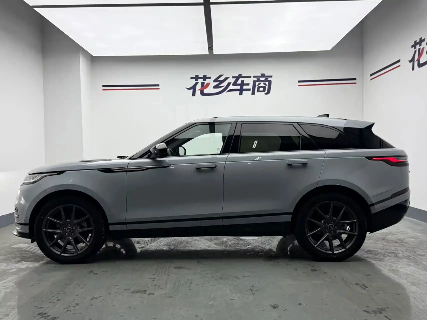 Фото 3 - Land Rover Range Rover Velar
