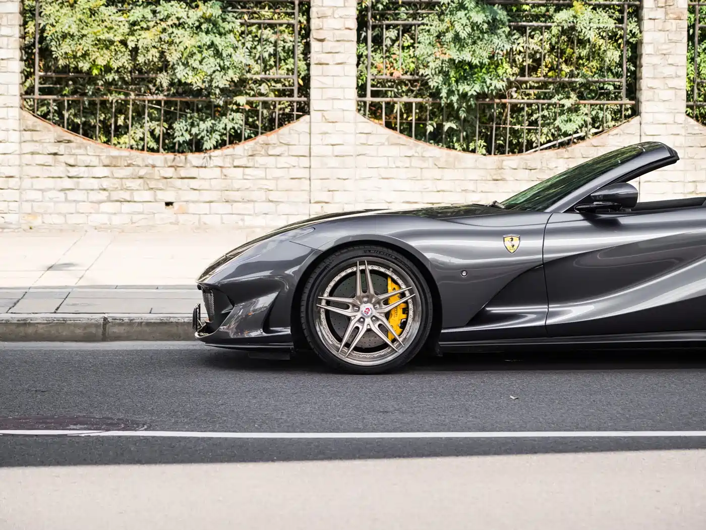 Photo 20 - Ferrari 812