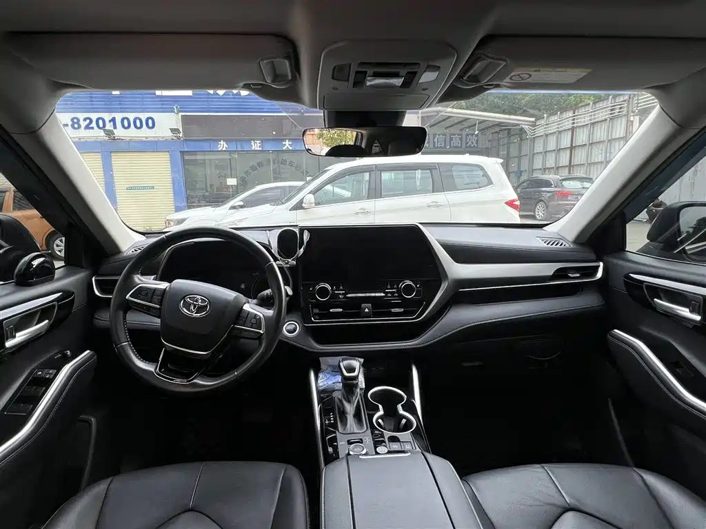 Photo 5 - Toyota Highlander