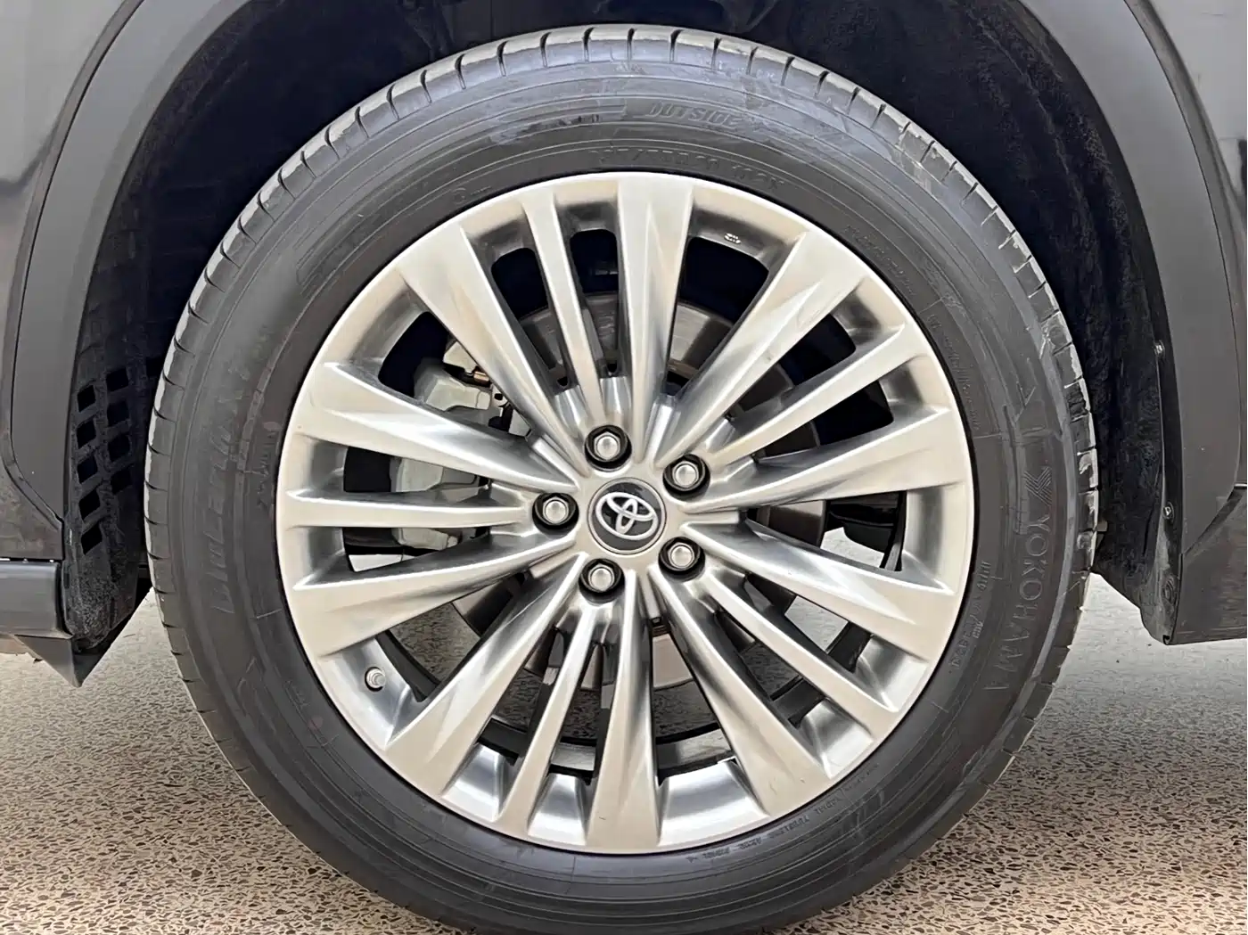 Toyota Highlander 2022 Model Dual Engine 2.5L 4WD Premium Edition 7-Seater фото 21