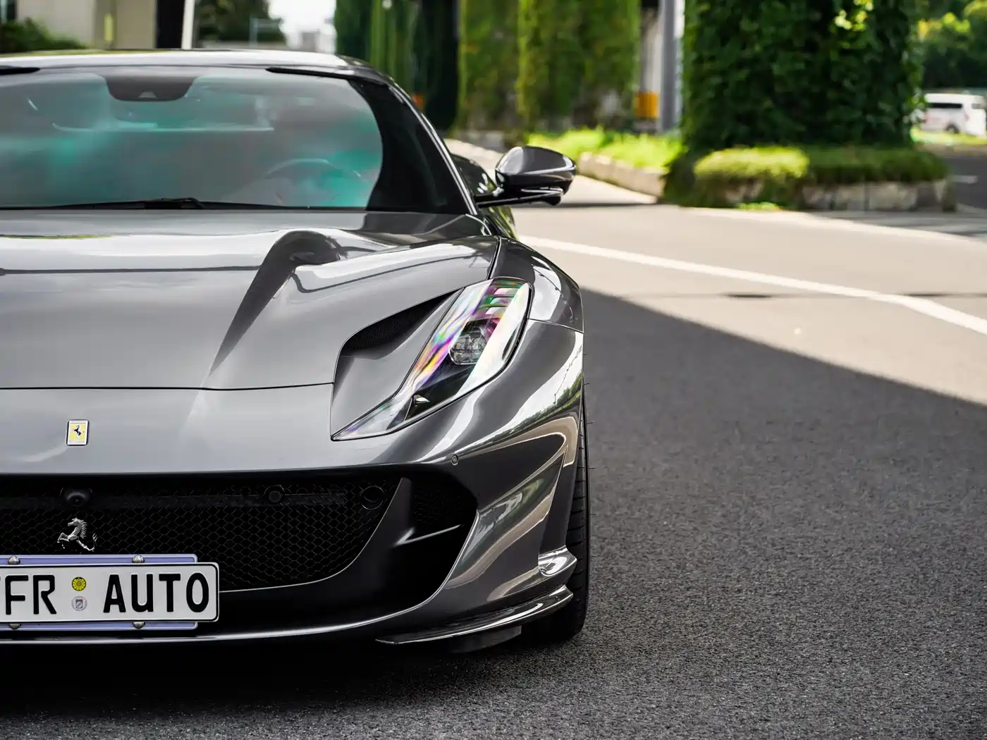 Photo 18 - Ferrari 812