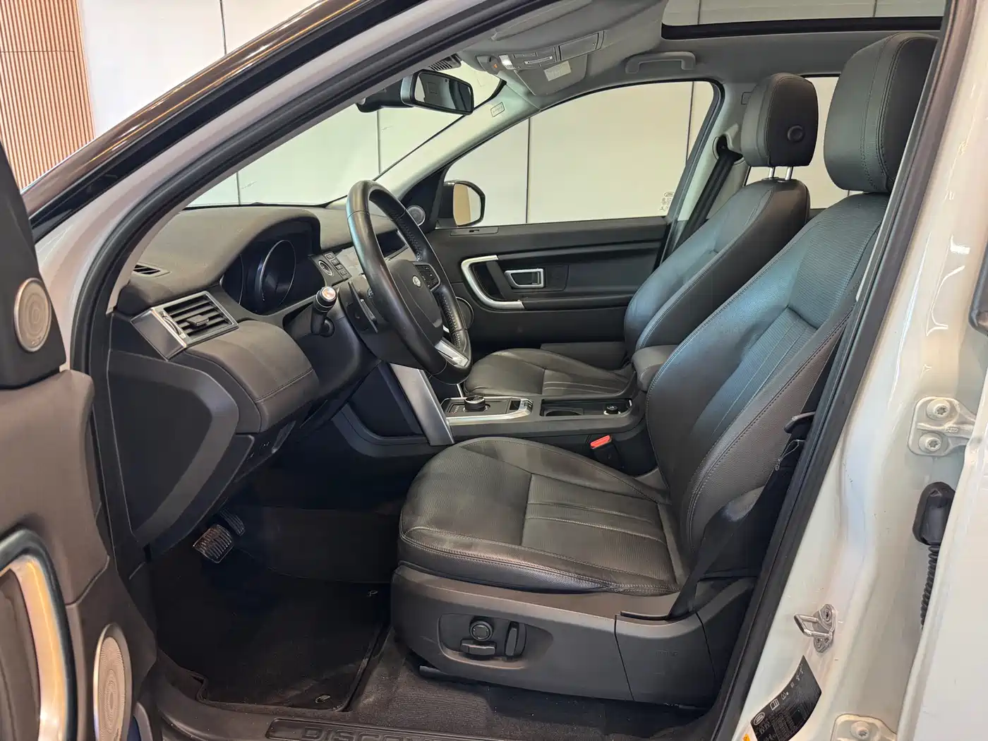 Land Rover Discovery Sport 2018 240PS SE Edition фото 5