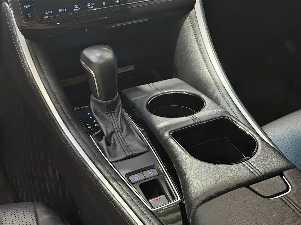 Toyota Avalon 2023 2.0L XLE Premium Edition фото 16