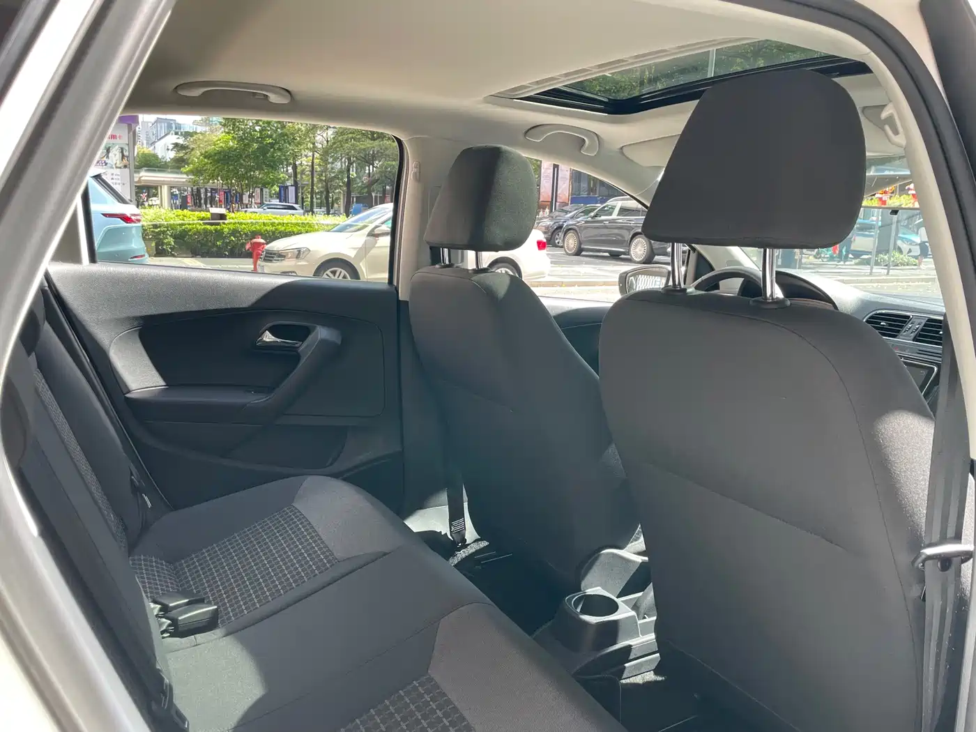 Volkswagen Polo 2018 1.5L Auto Comfort фото 16