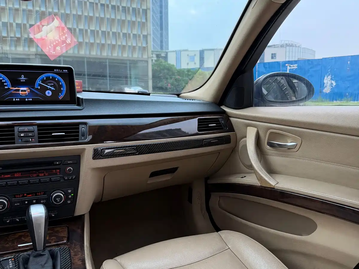 Photo 17 - BMW 3 Series