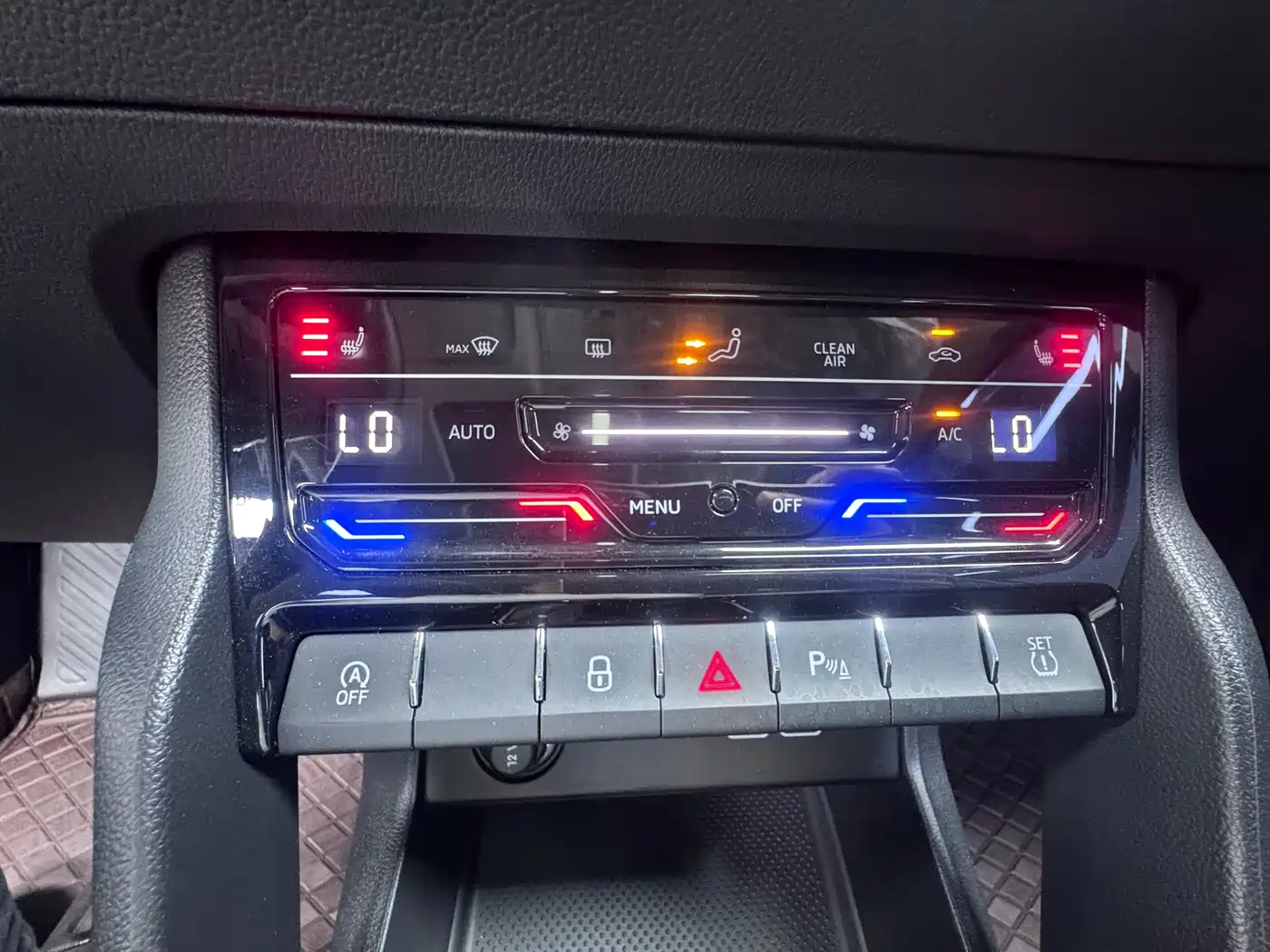 Škoda Karoq 2023 TSI280 Premium Edition фото 14