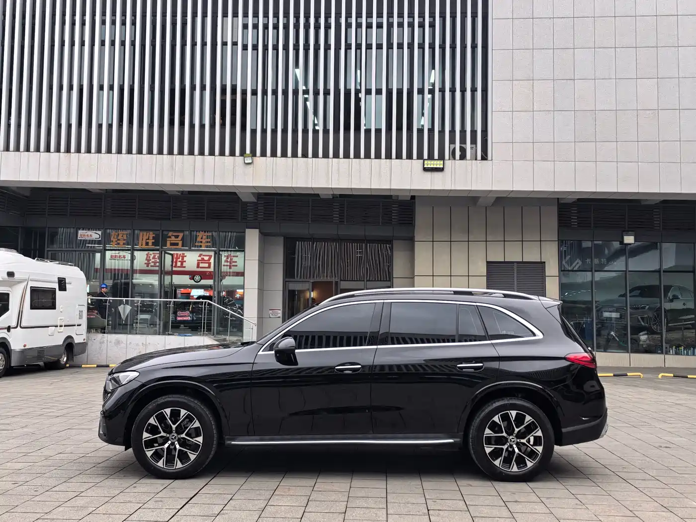 Mercedes-Benz GLC 2023 GLC 260 L 4MATIC Luxury 7-Seater фото 6