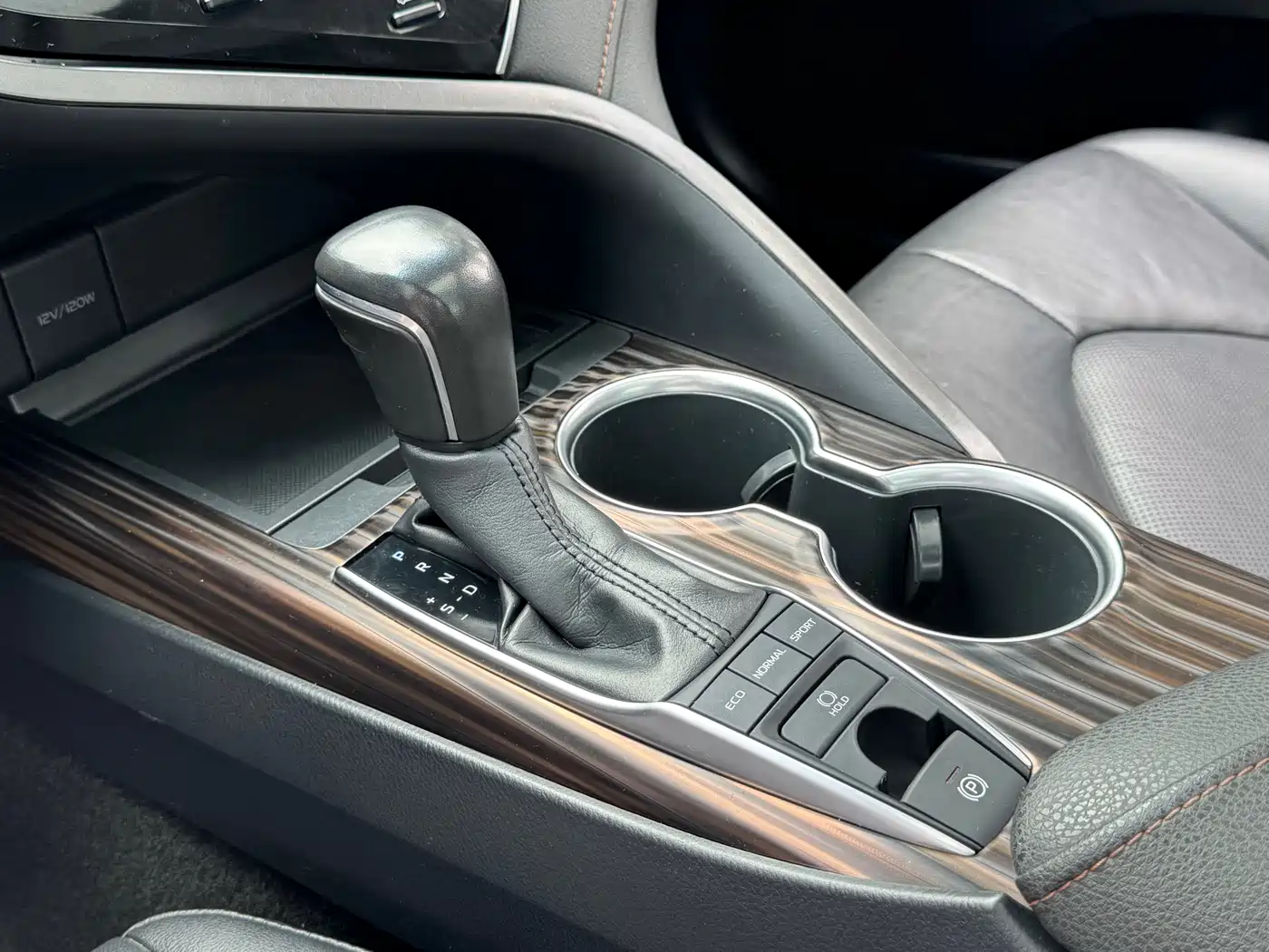 Toyota Camry 2018 2.5G Luxury Edition фото 16