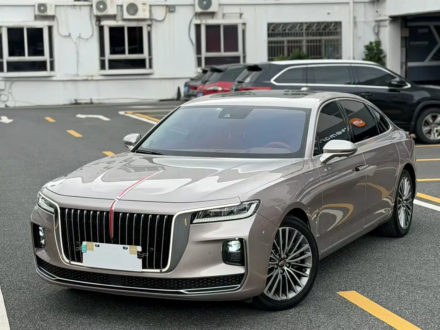 Фото 7 - Hongqi H9