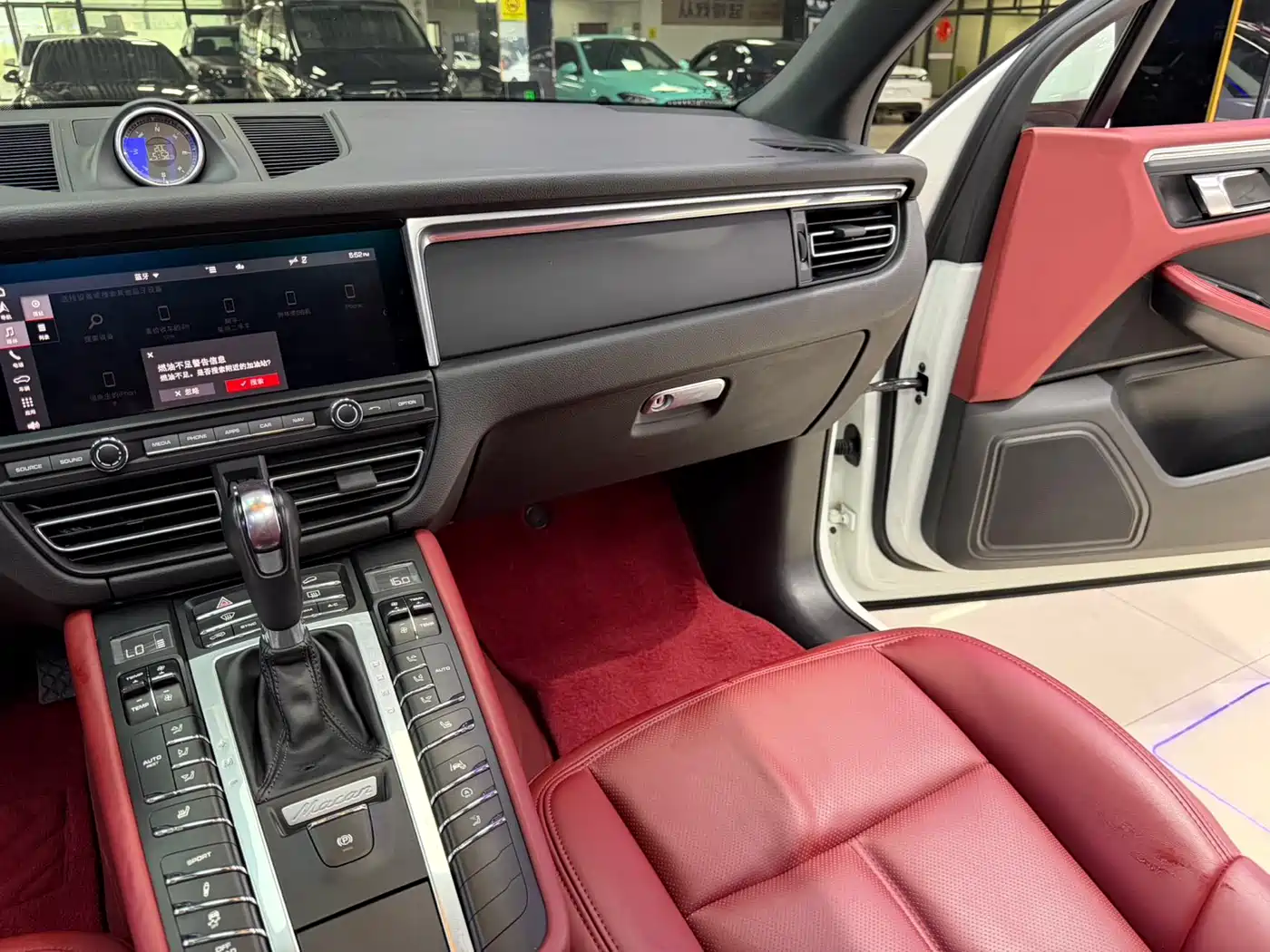 Porsche Macan 2021 Macan 2.0T фото 9