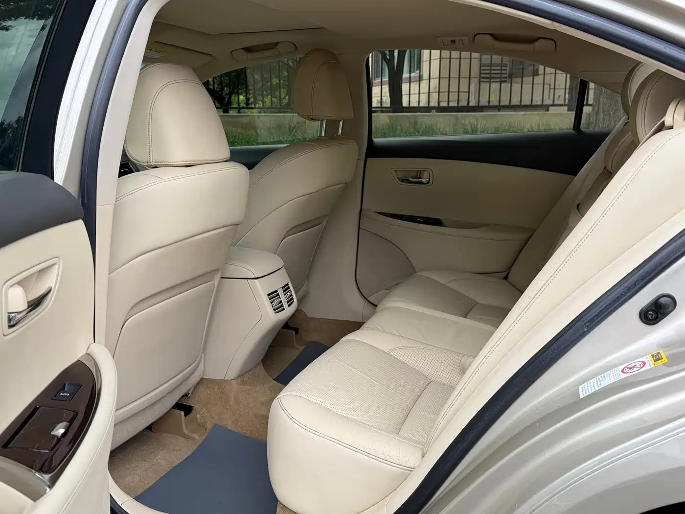 Фото 6 - Lexus ES