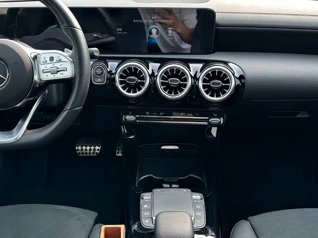 Mercedes-Benz CLA (Import) 2021 CLA 200 фото 20