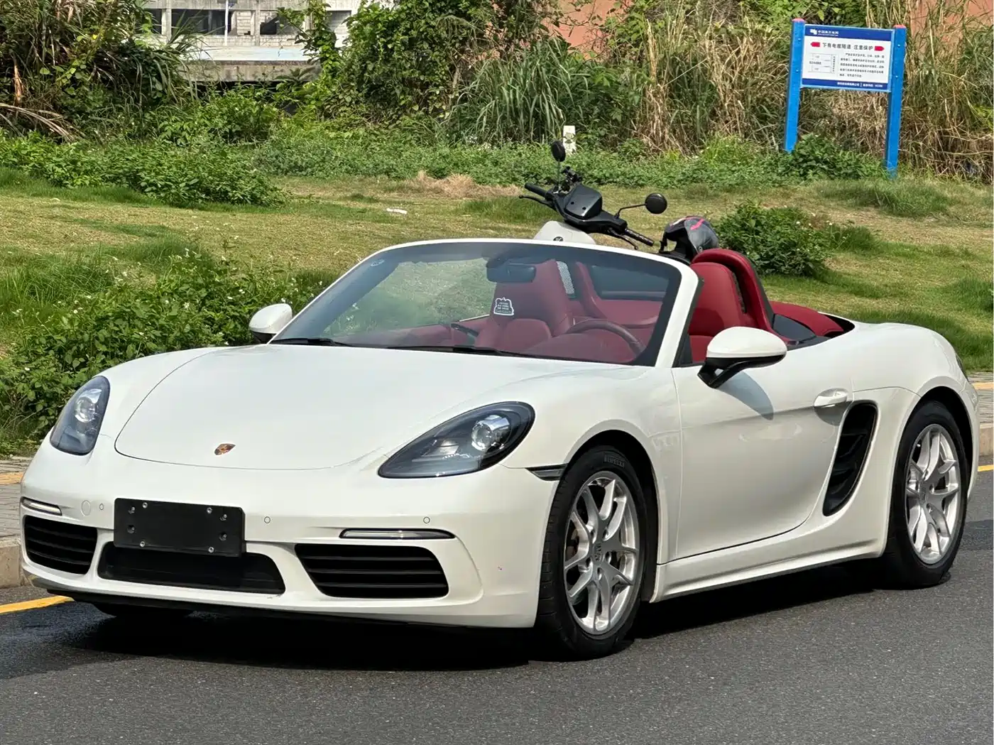 PORSCHE 718