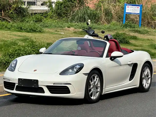 PORSCHE 718 2023
