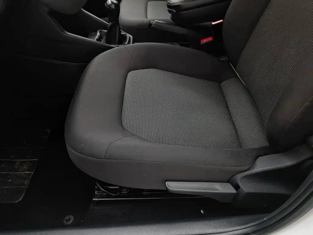 Photo 20 - Volkswagen Jetta