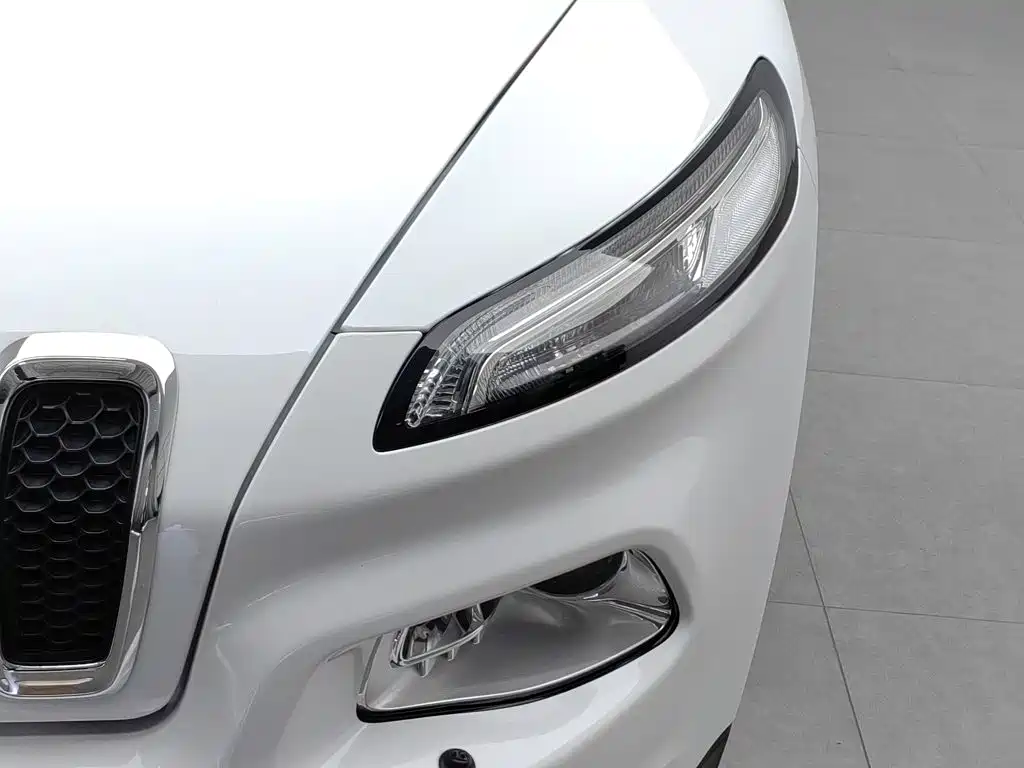 Jeep Cherokee 2021 2020 2.0L 2WD Classic Sport Edition