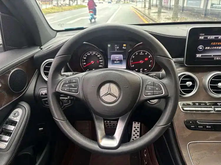 Mercedes-Benz GLC 2016 GLC 300 4MATIC Dynamic фото 9