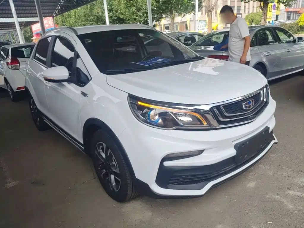 Фото 4 - Geely Vision X3