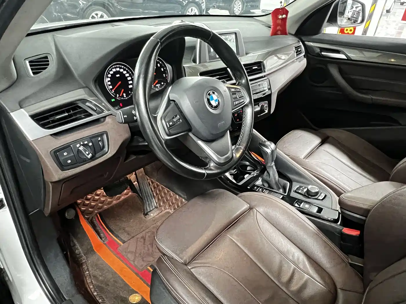 BMW X1 2018 sDrive18Li Premium Model фото 10