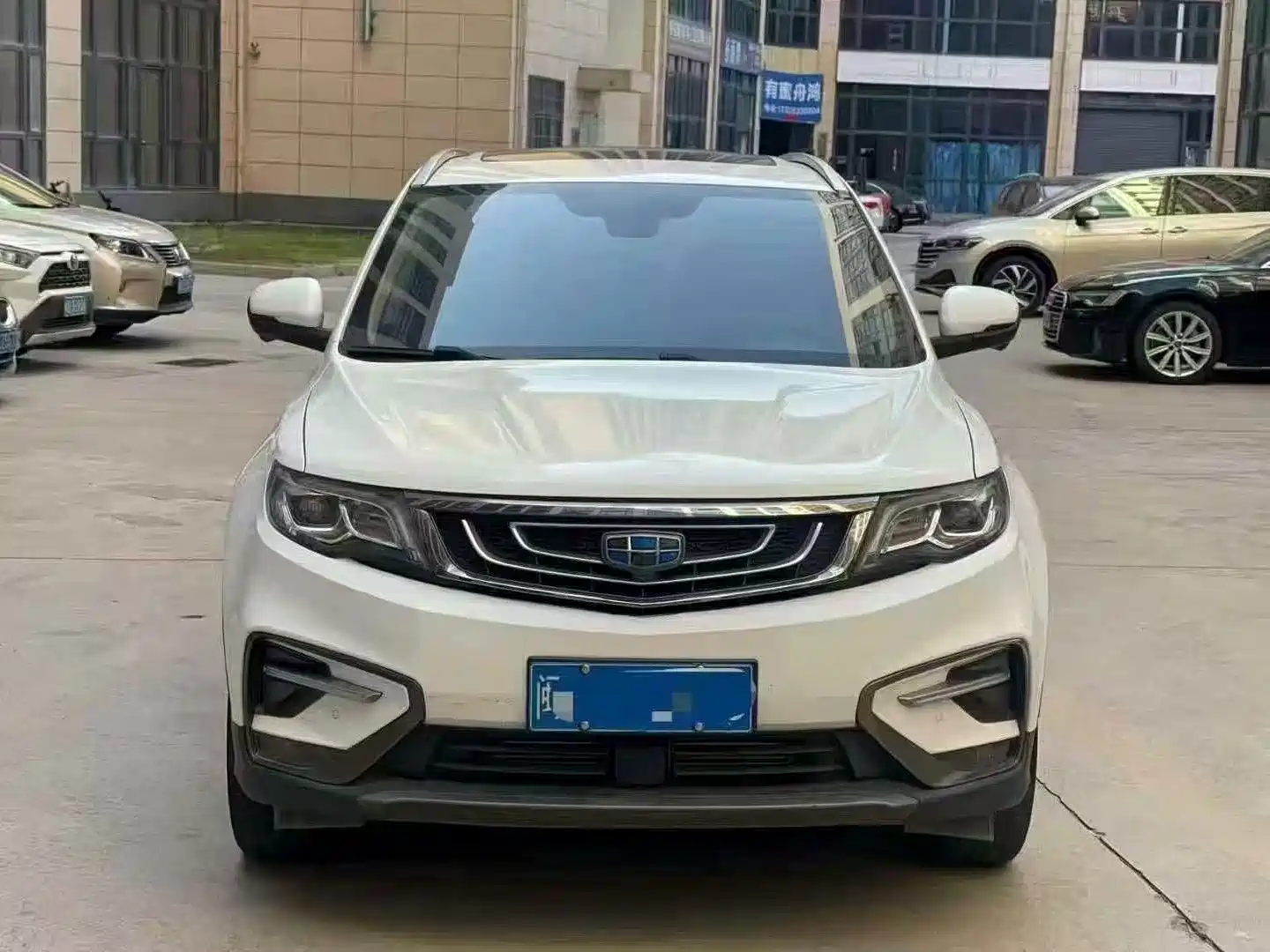 Photo 2 - Geely Atlas