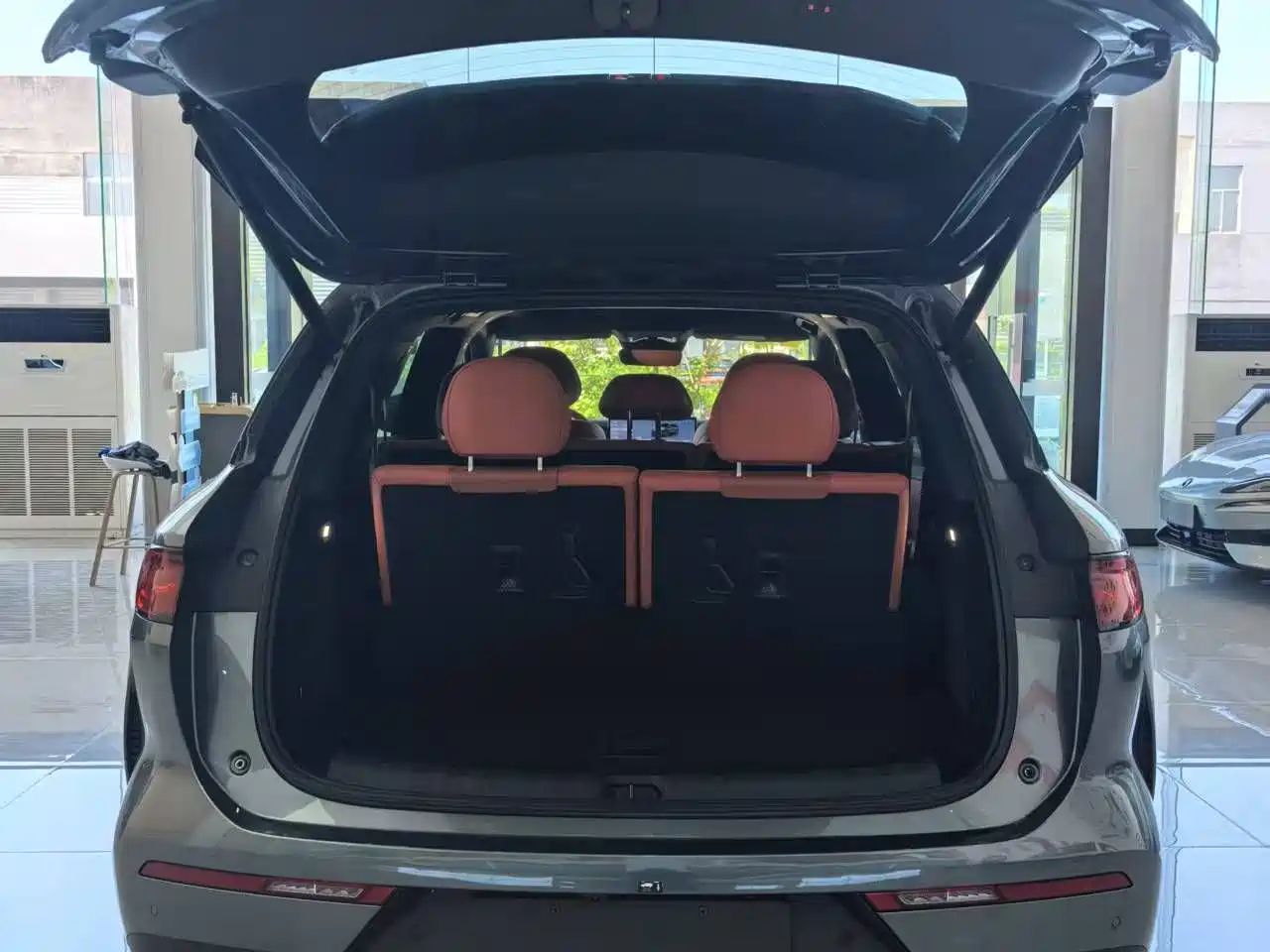 Фото 9 - BYD Tang L