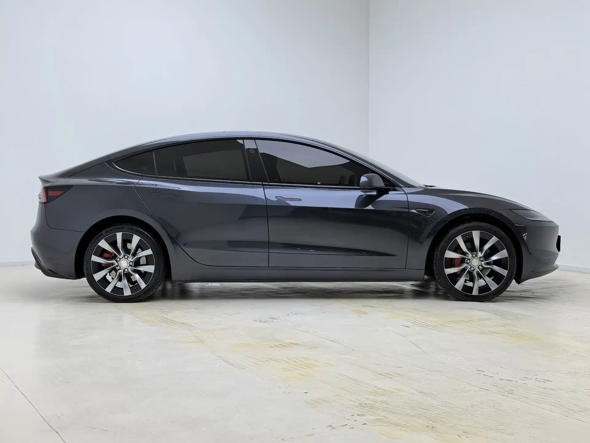 Photo 10 - Tesla Model 3