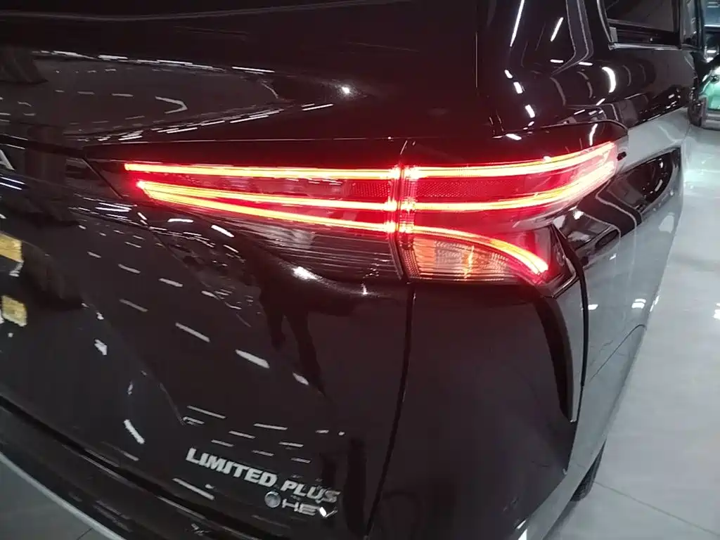 Toyota Sienna 2025 2024 2.5L Hybrid Supreme Edition