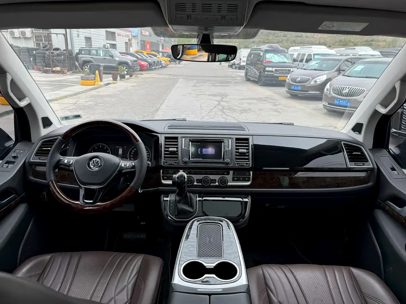 Volkswagen Multivan 2019 2.0TSI 4WD Premium 7-seater фото 5
