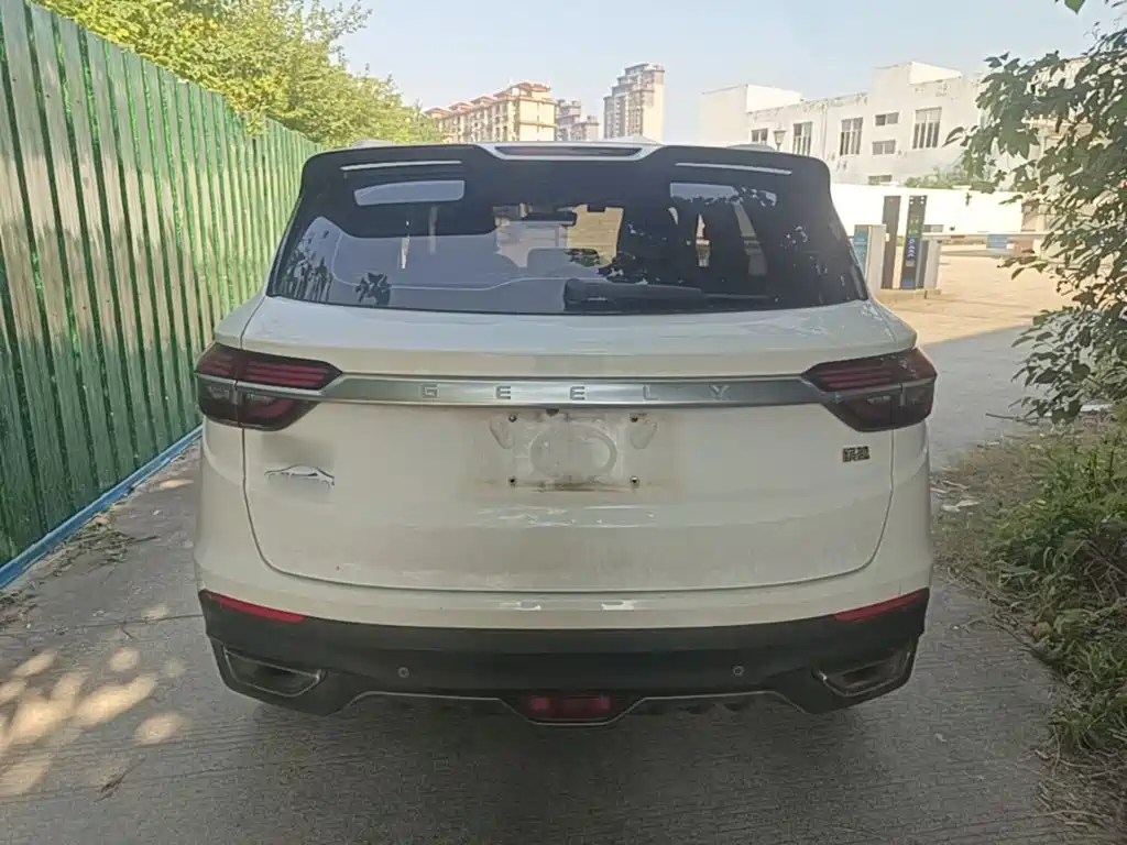 Фото 6 - Geely Binyue