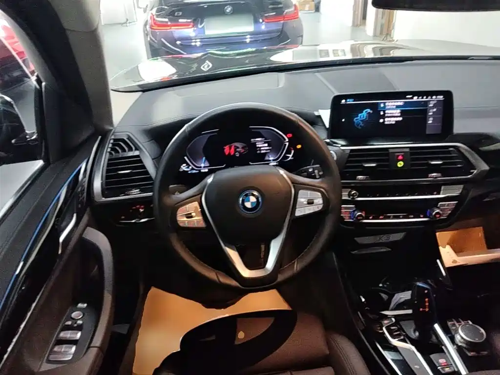 BMW iX3 2021 Leading фото 11