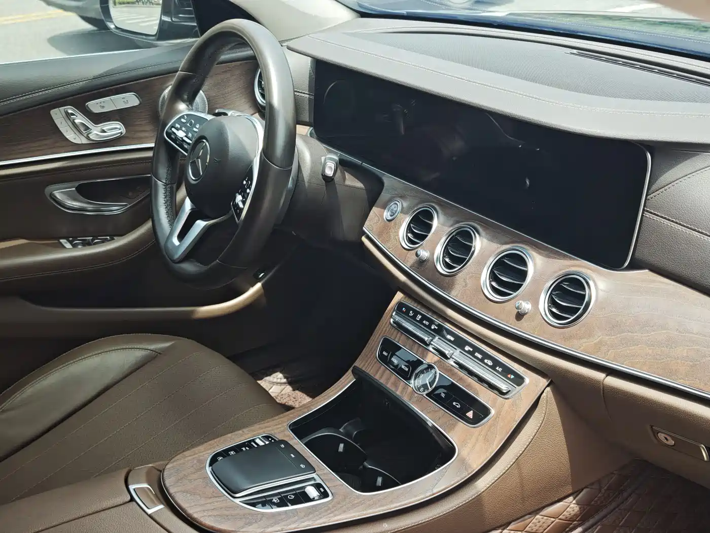 Mercedes-Benz E-Class 2020 E 300 L Luxury Model фото 17