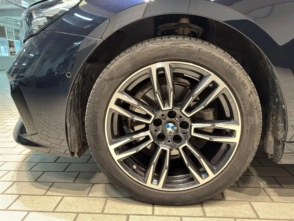 BMW 5 Series 2024 525Li M Sport Package фото 11