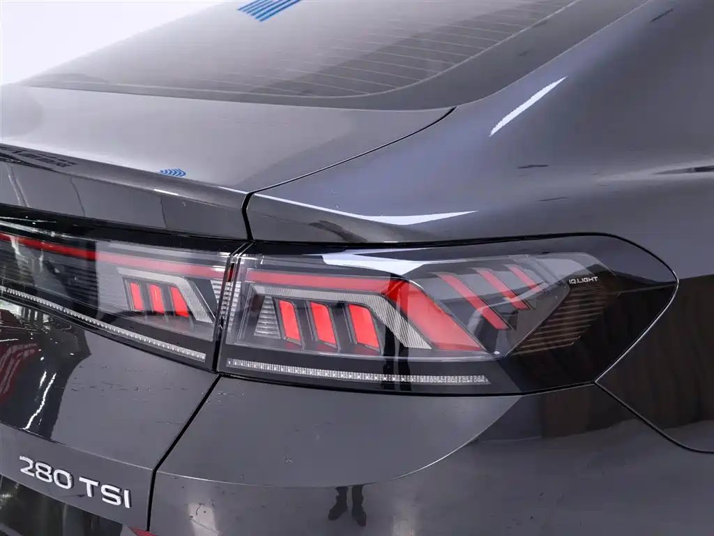 VOLKSWAGEN LINGDU