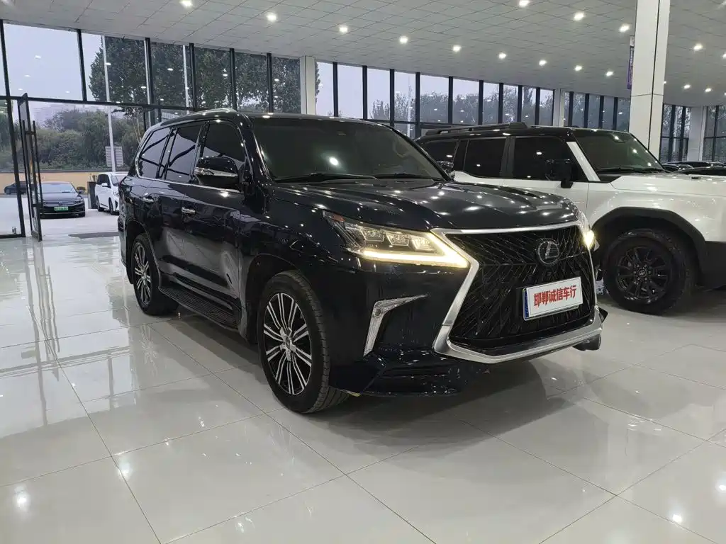 Photo 3 - Lexus LX