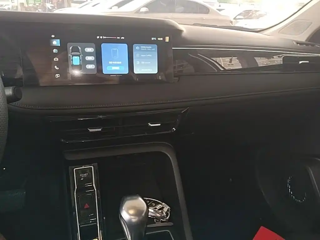Фото 6 - Roewe i5
