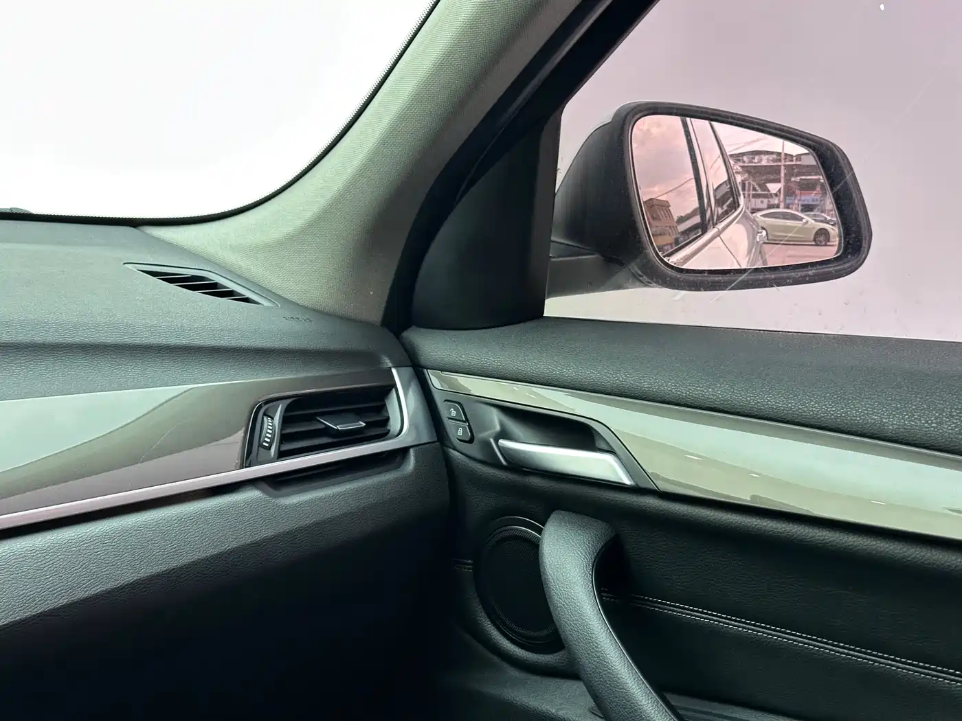 BMW X1 2016 xDrive20Li Luxury Model фото 8