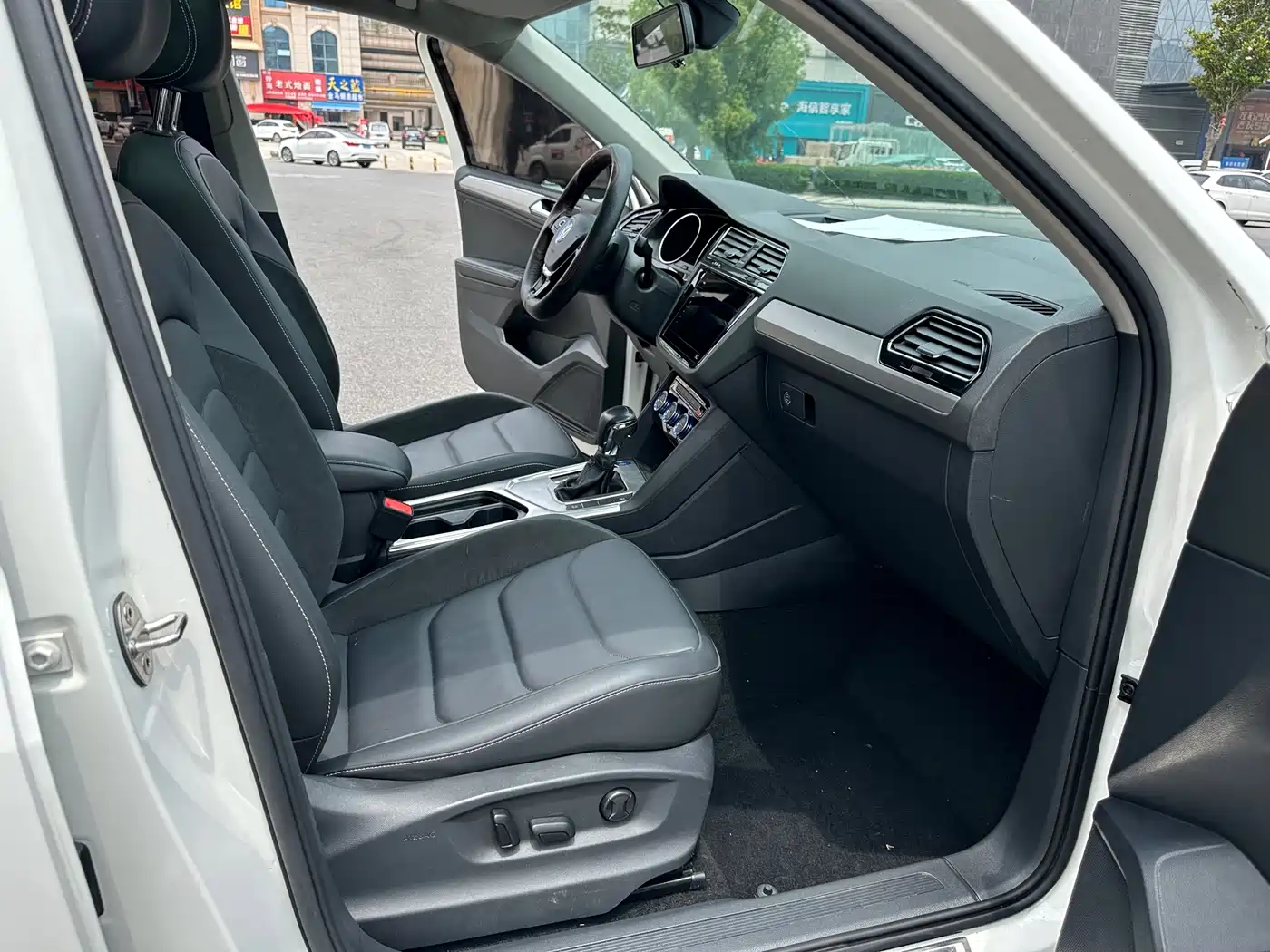Volkswagen Tiguan L 2020 330TSI Auto 2WD Panorama Comfort China VI фото 12