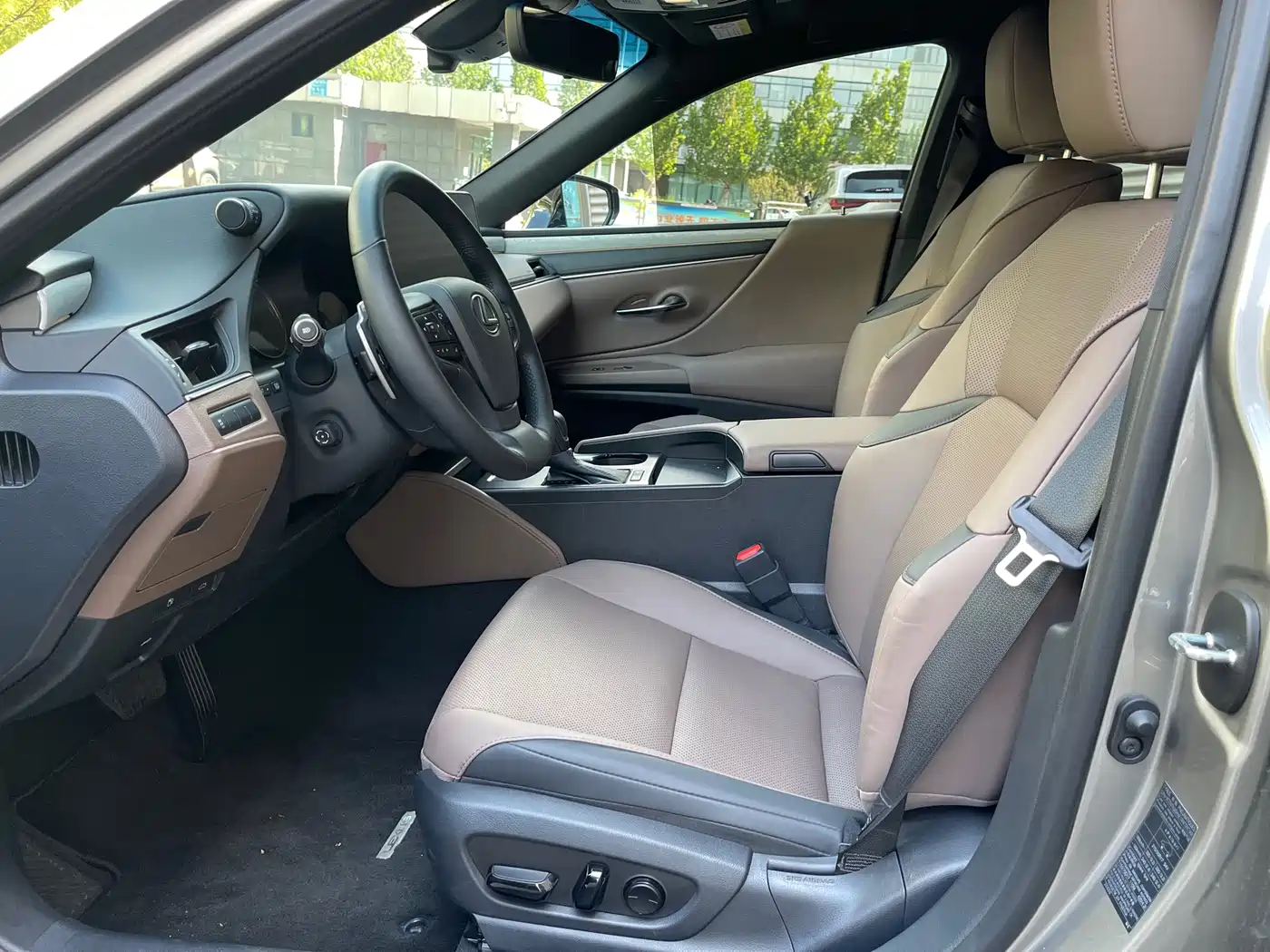 Lexus ES 2025 2025 300h Ultimate Edition