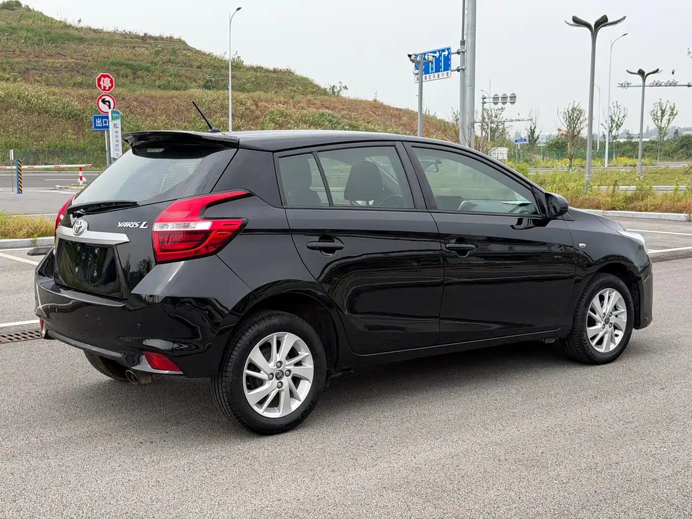 Toyota YARiS L Zhi Xuan 2016 Facelift 1.5G CVT Dynamic Edition фото 4