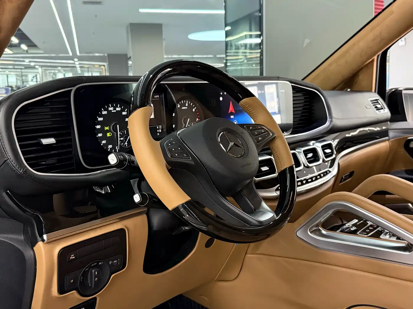 Mercedes-Benz Vito 2023 2.0T Business 7-Seater фото 5