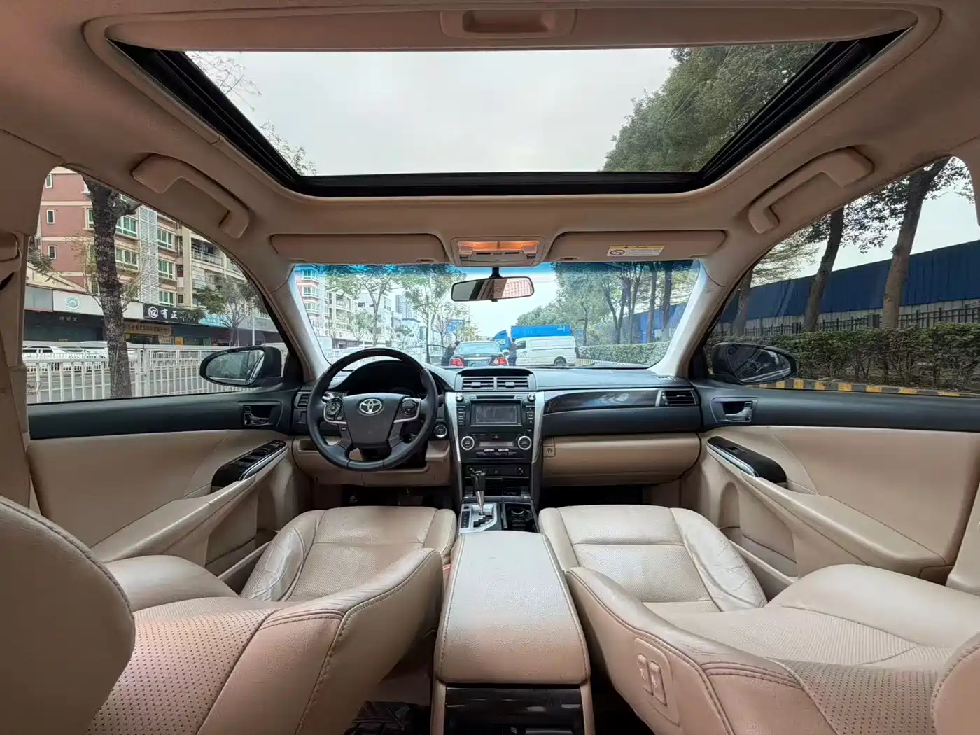 Toyota Camry 2015 Dual Engine 2.5HG Luxury Navigation Edition фото 13