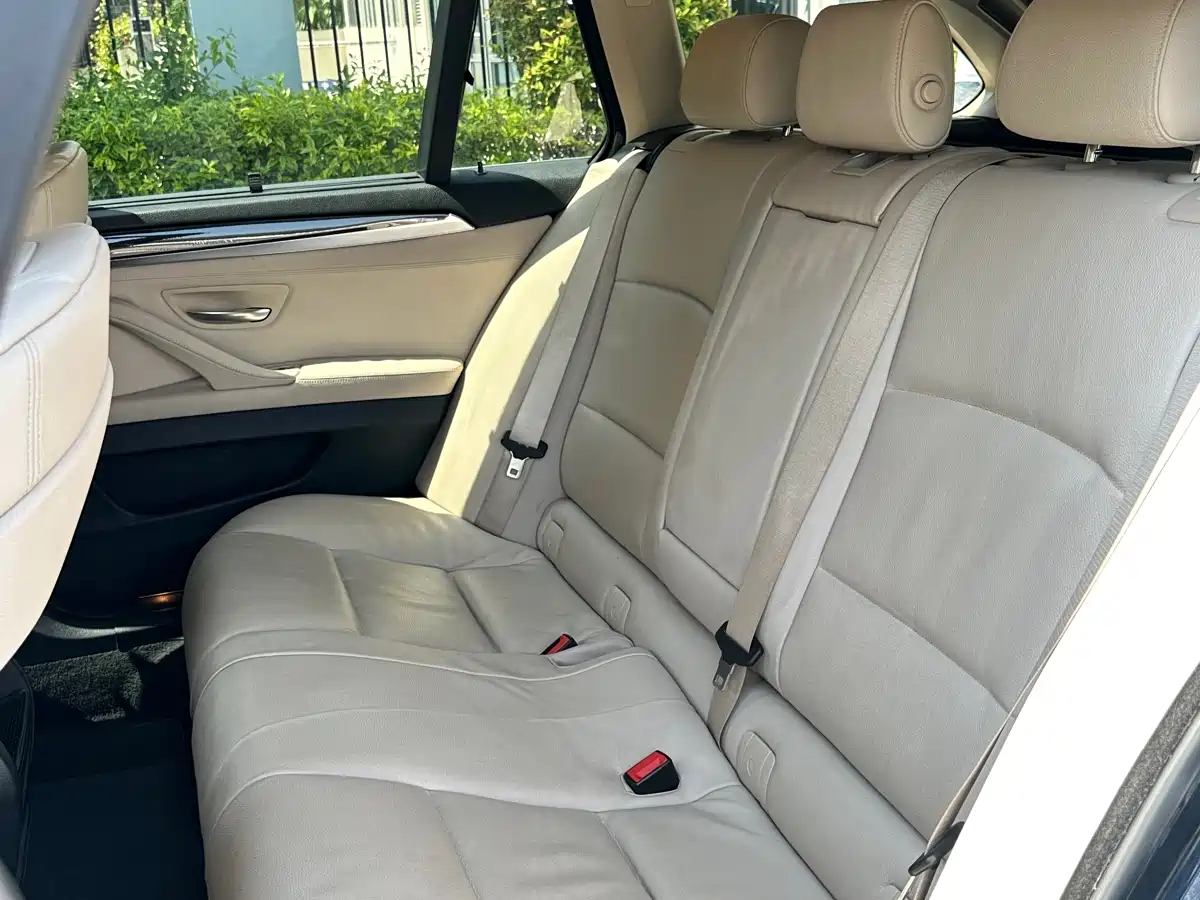 BMW 5 Series (Import) 2012 530i Leading Touring Edition фото 11