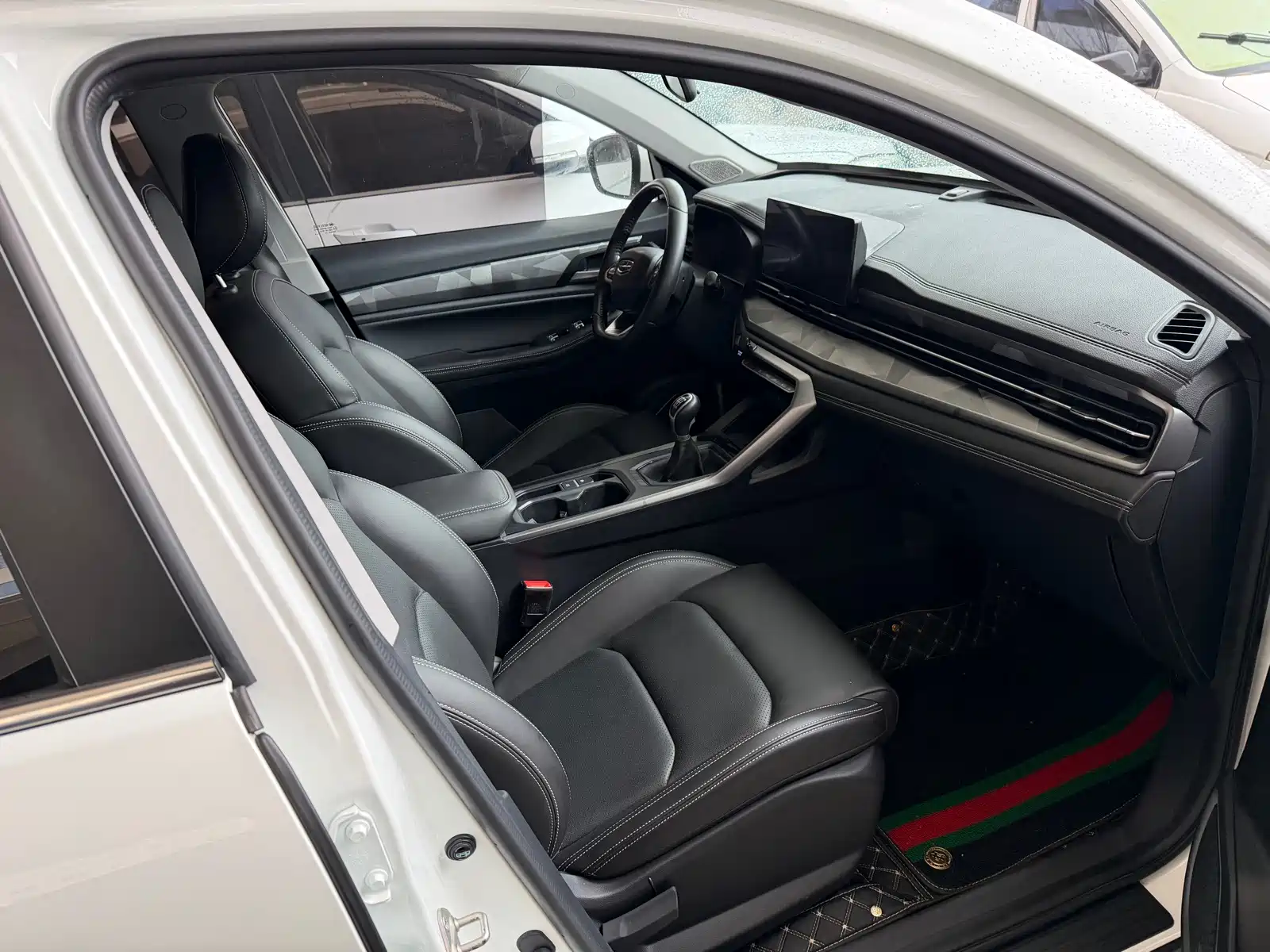 Photo 9 - Geely Emgrand X6