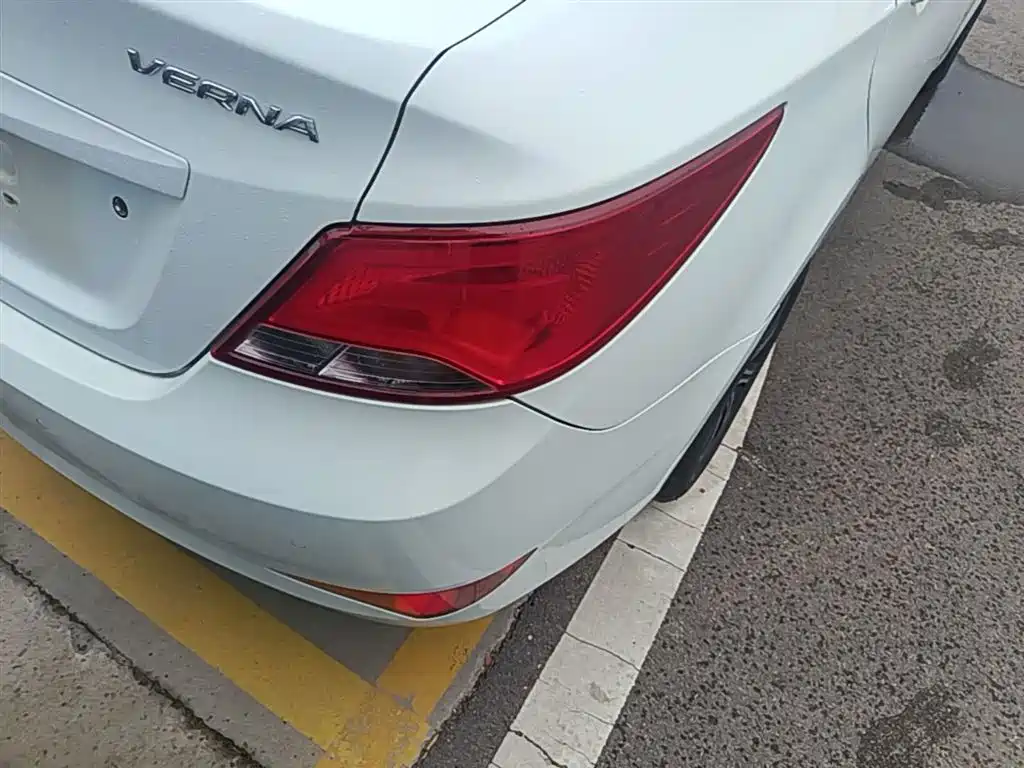 Hyundai Verna 2014 1.4L Manual Smart GLS фото 8