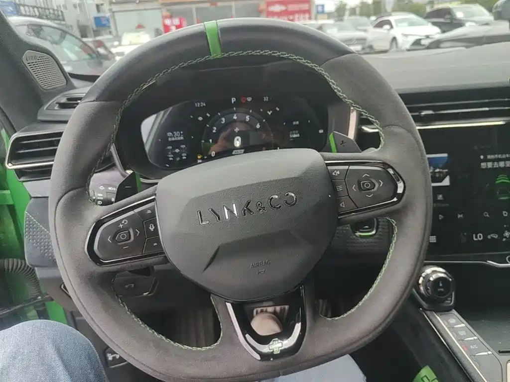 Lynk & Co 05 2022 Model 05+ 2.0TD Automatic Explorer Edition фото 11