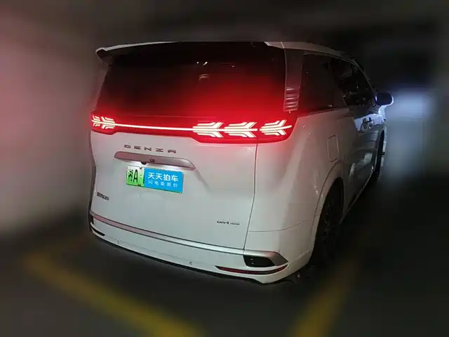 Denza D9 2024 DM-i 980 AWD Prestige — фото 2