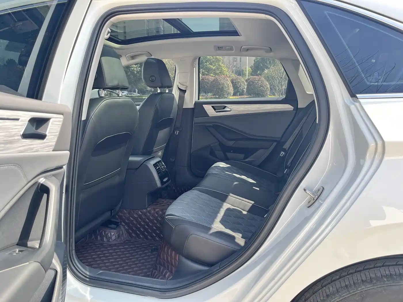 Volkswagen Sagitar 2023 300TSI DSG Surpassing Edition фото 8
